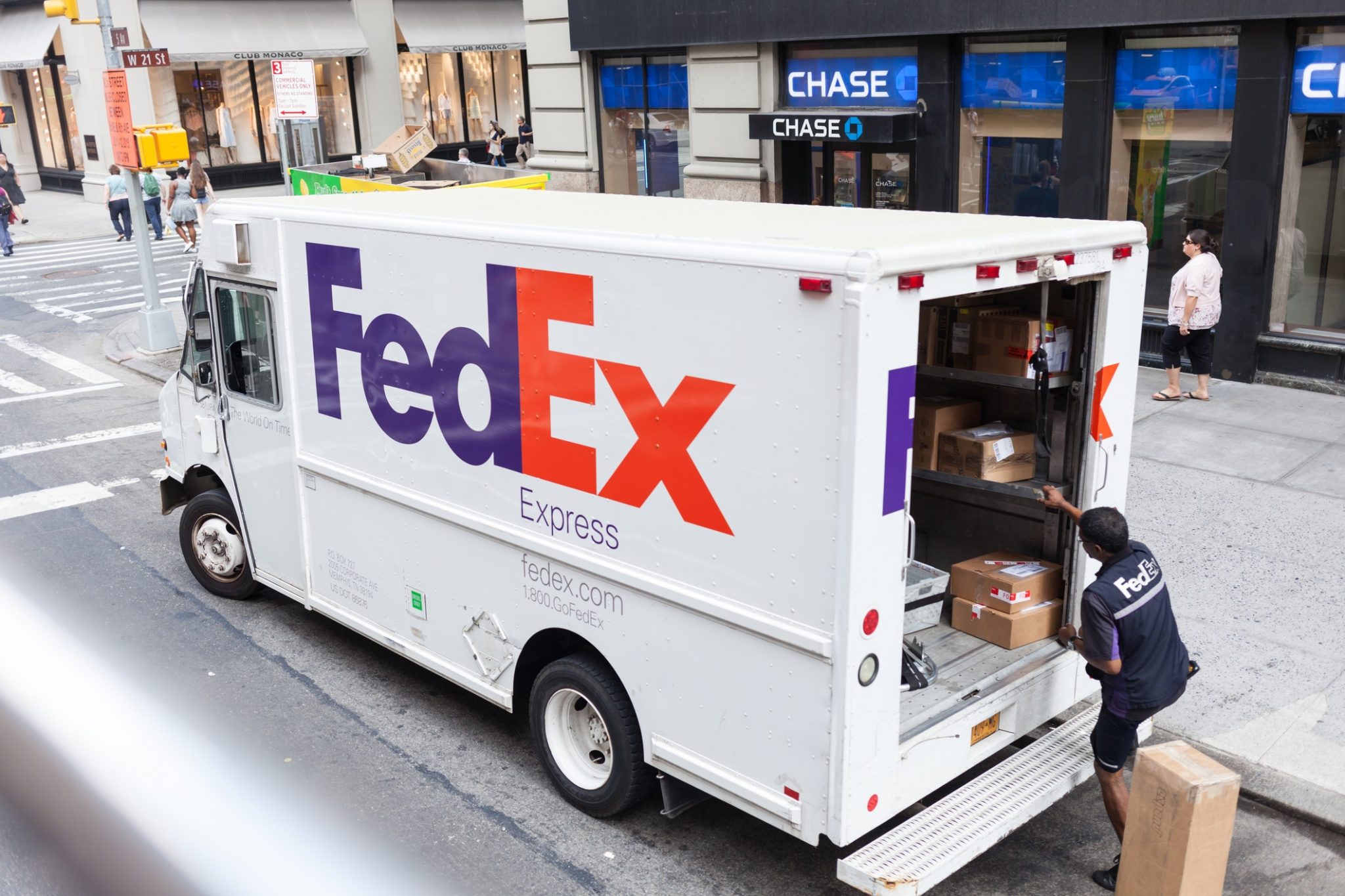 2000 FEDEX Truck