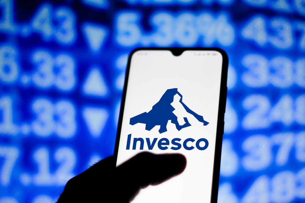 Invesco’s CEO Anna Paglia: Thriving Amidst Uncertainty