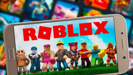 Roblox secures support from ARK ETF but shares lose momentum on Friday